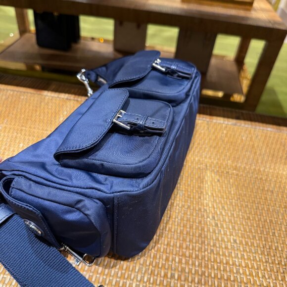 Best Price ‼️Tory Burch Nylon Convertible Shoulder Bag 164444 $450 - Picture 4 of 12